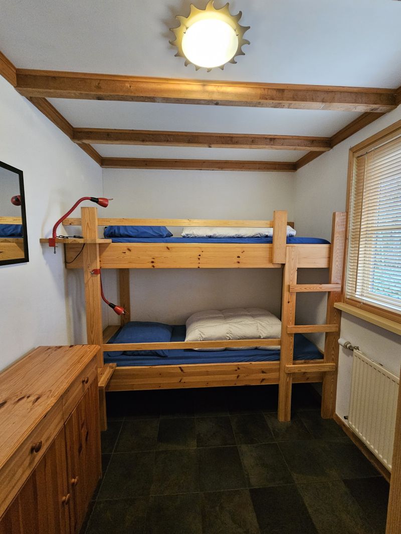 De tweede slaapkamer met stapelbed